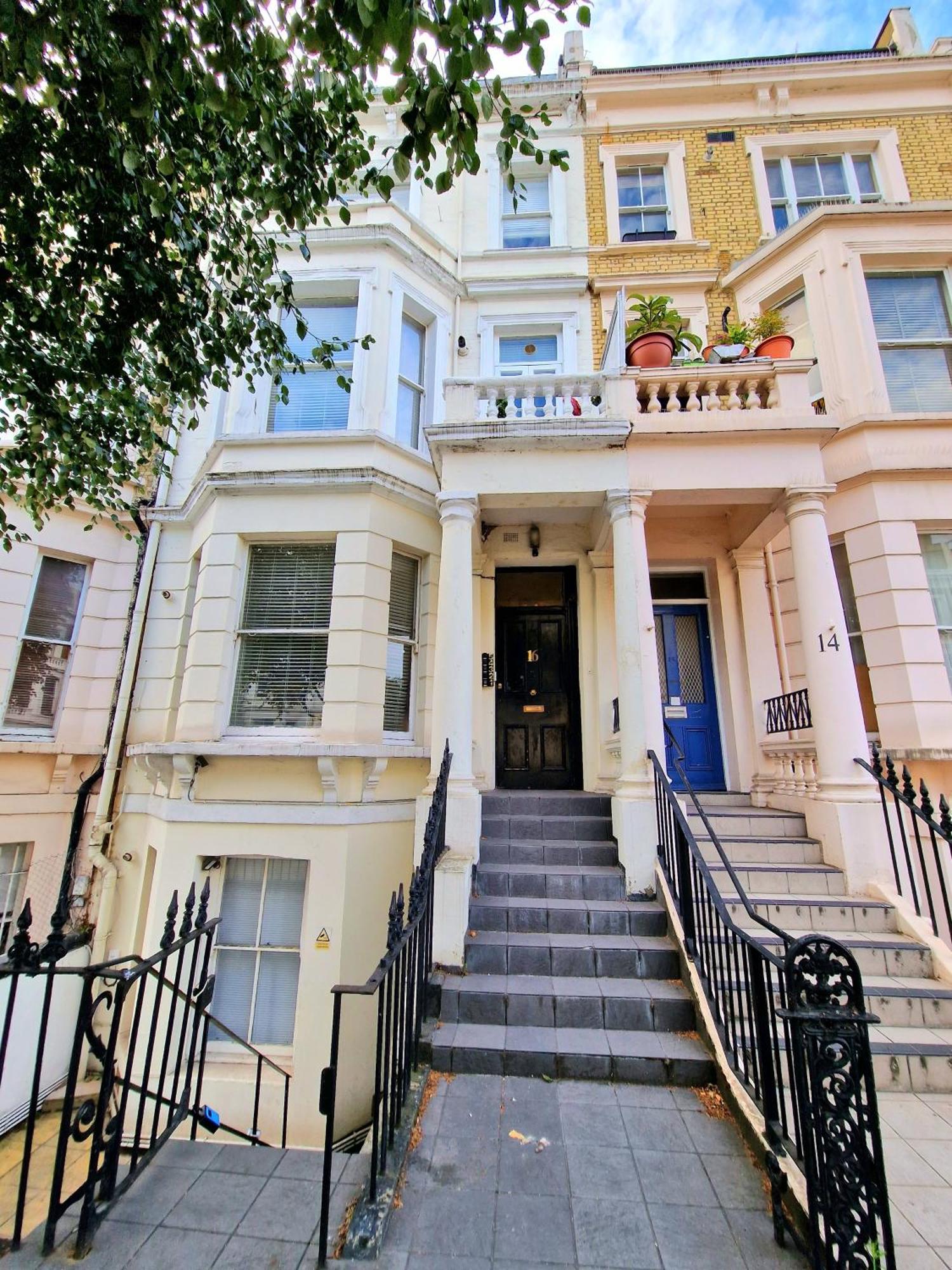 Charming Home With Private Balcony, On 1St Floor, With 2 Bathrooms, 3 Min Walk To Earl'S Court Station Londres Exterior foto