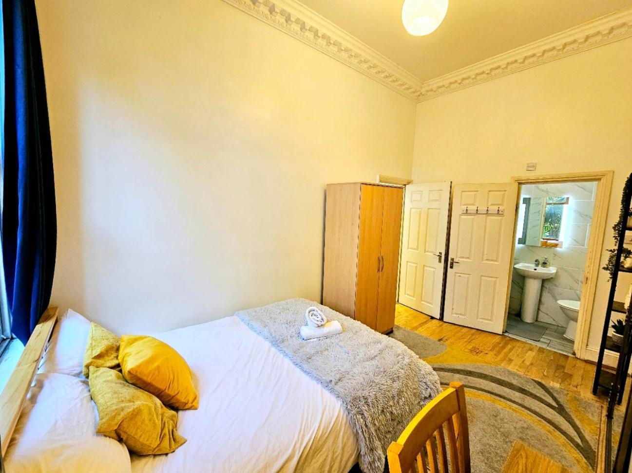 Charming Home With Private Balcony, On 1St Floor, With 2 Bathrooms, 3 Min Walk To Earl'S Court Station Londres Exterior foto
