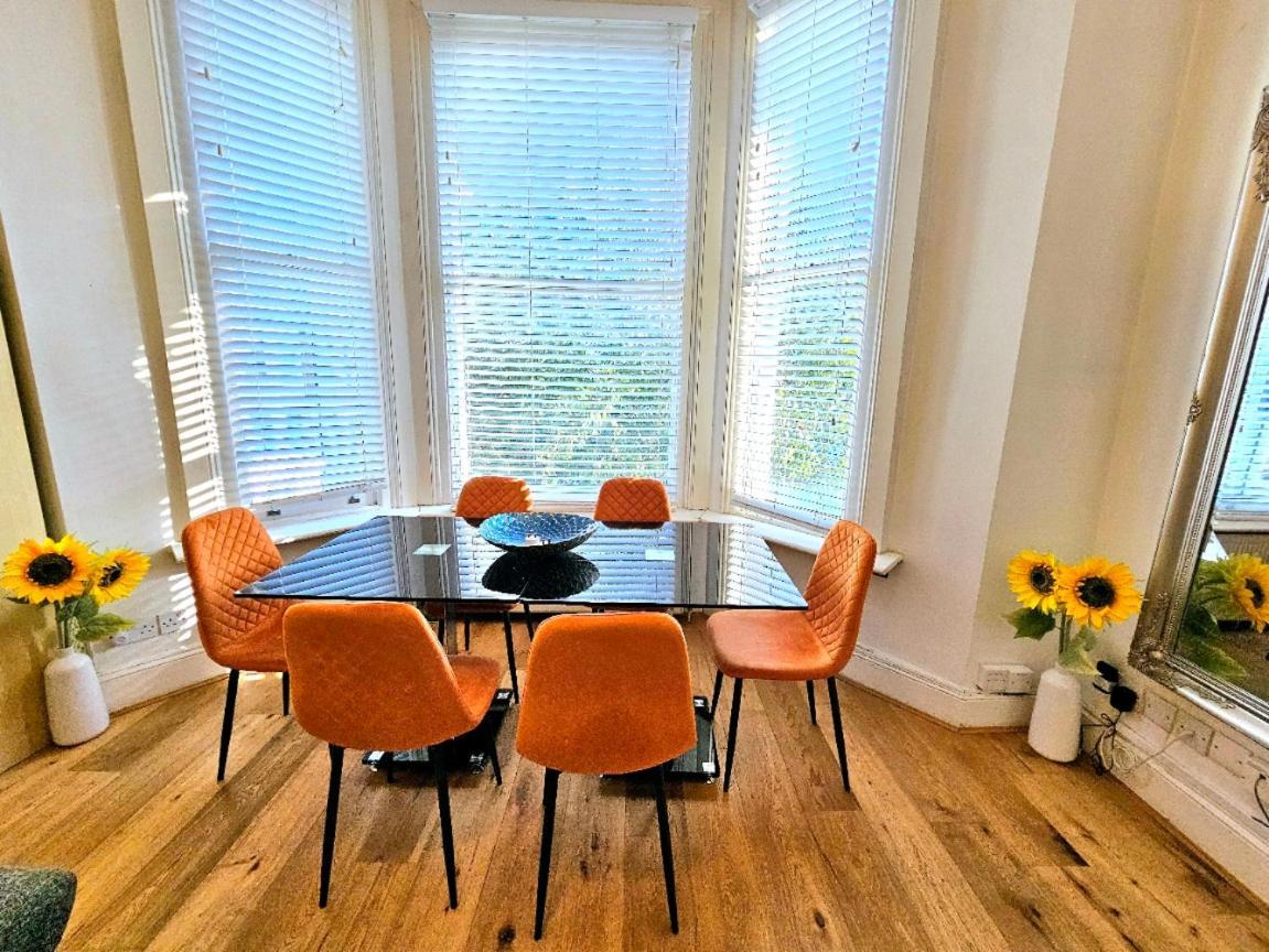 Charming Home With Private Balcony, On 1St Floor, With 2 Bathrooms, 3 Min Walk To Earl'S Court Station Londres Exterior foto
