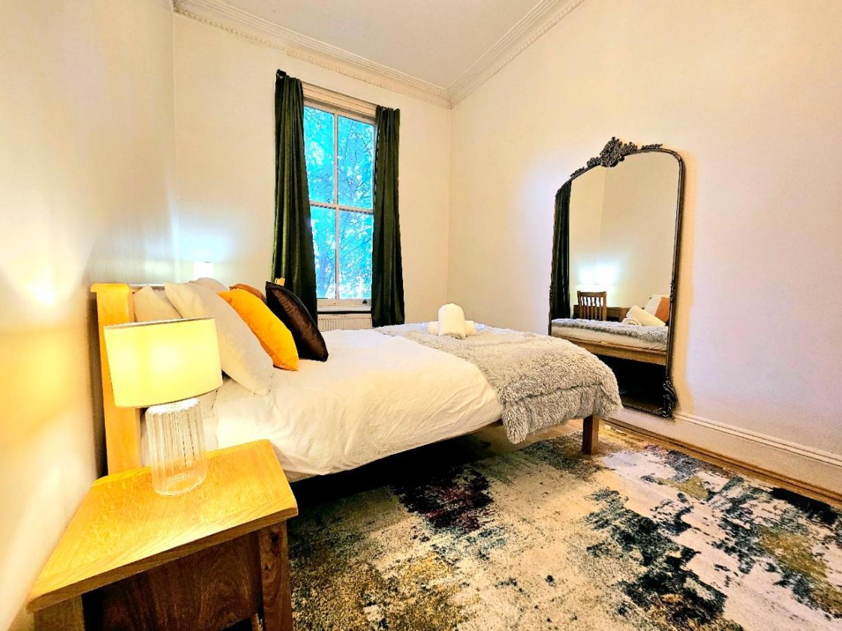 Charming Home With Private Balcony, On 1St Floor, With 2 Bathrooms, 3 Min Walk To Earl'S Court Station Londres Exterior foto