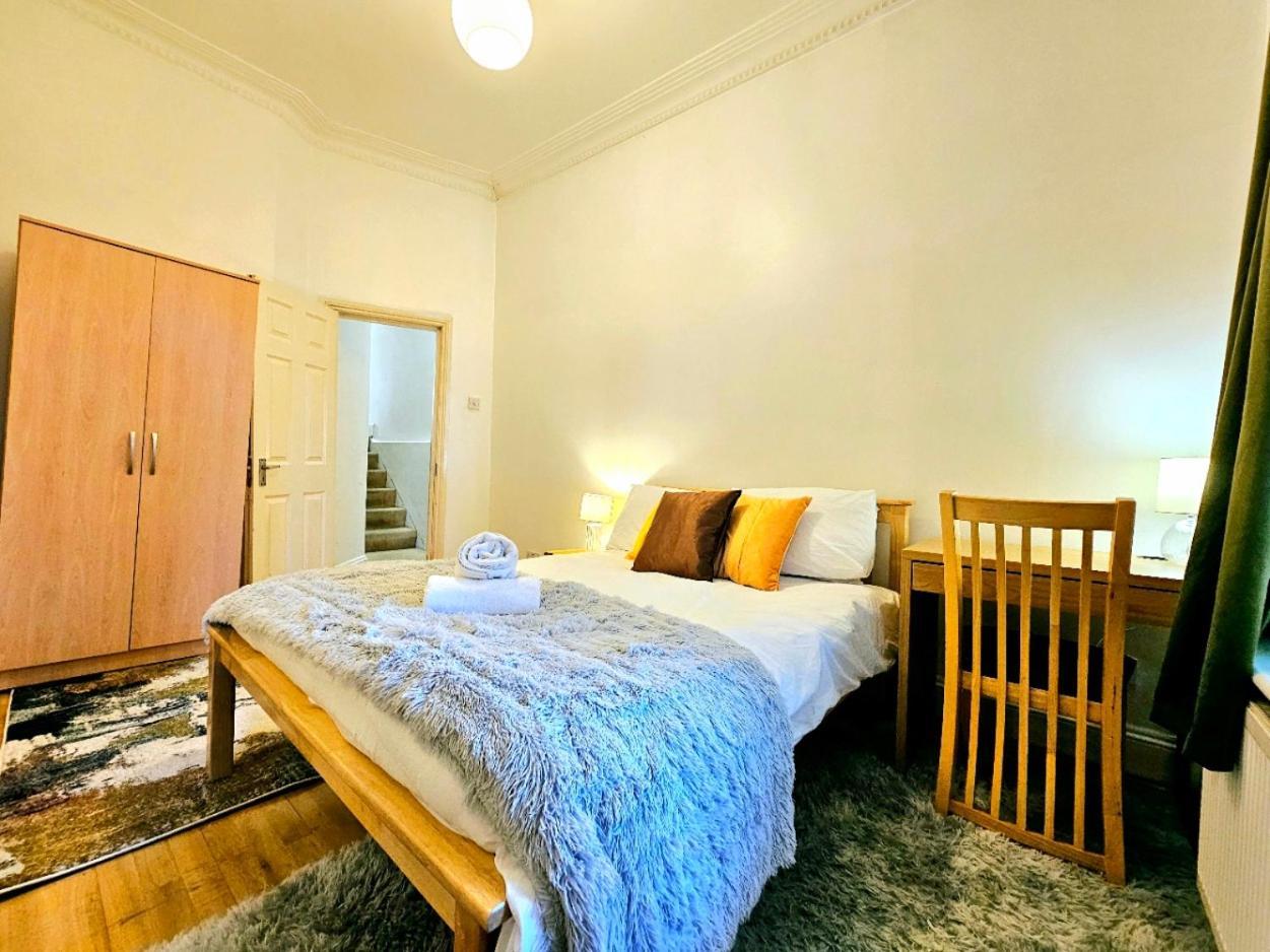 Charming Home With Private Balcony, On 1St Floor, With 2 Bathrooms, 3 Min Walk To Earl'S Court Station Londres Exterior foto