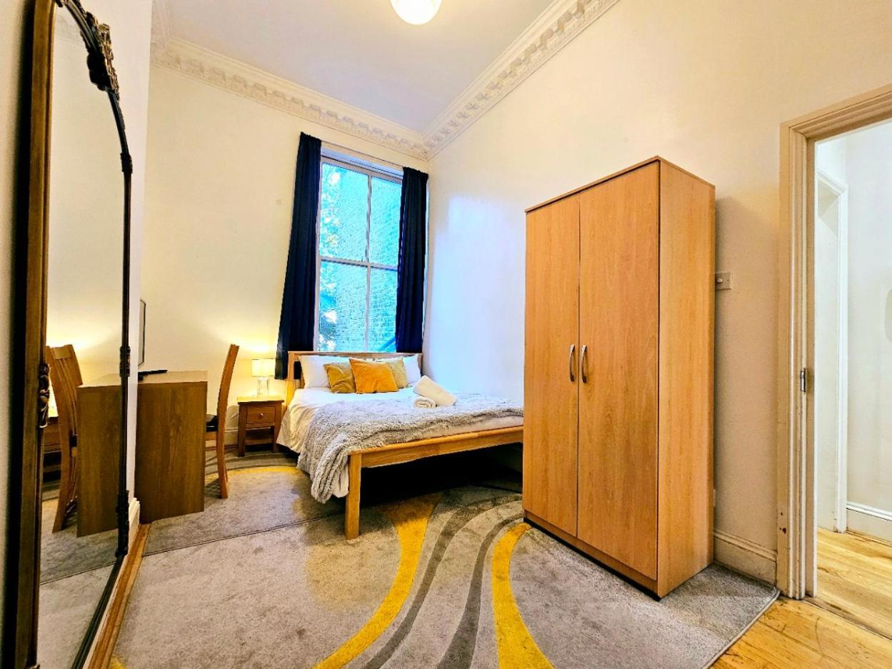 Charming Home With Private Balcony, On 1St Floor, With 2 Bathrooms, 3 Min Walk To Earl'S Court Station Londres Exterior foto