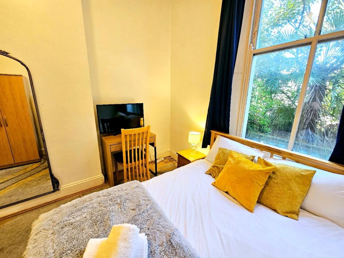 Charming Home With Private Balcony, On 1St Floor, With 2 Bathrooms, 3 Min Walk To Earl'S Court Station Londres Exterior foto