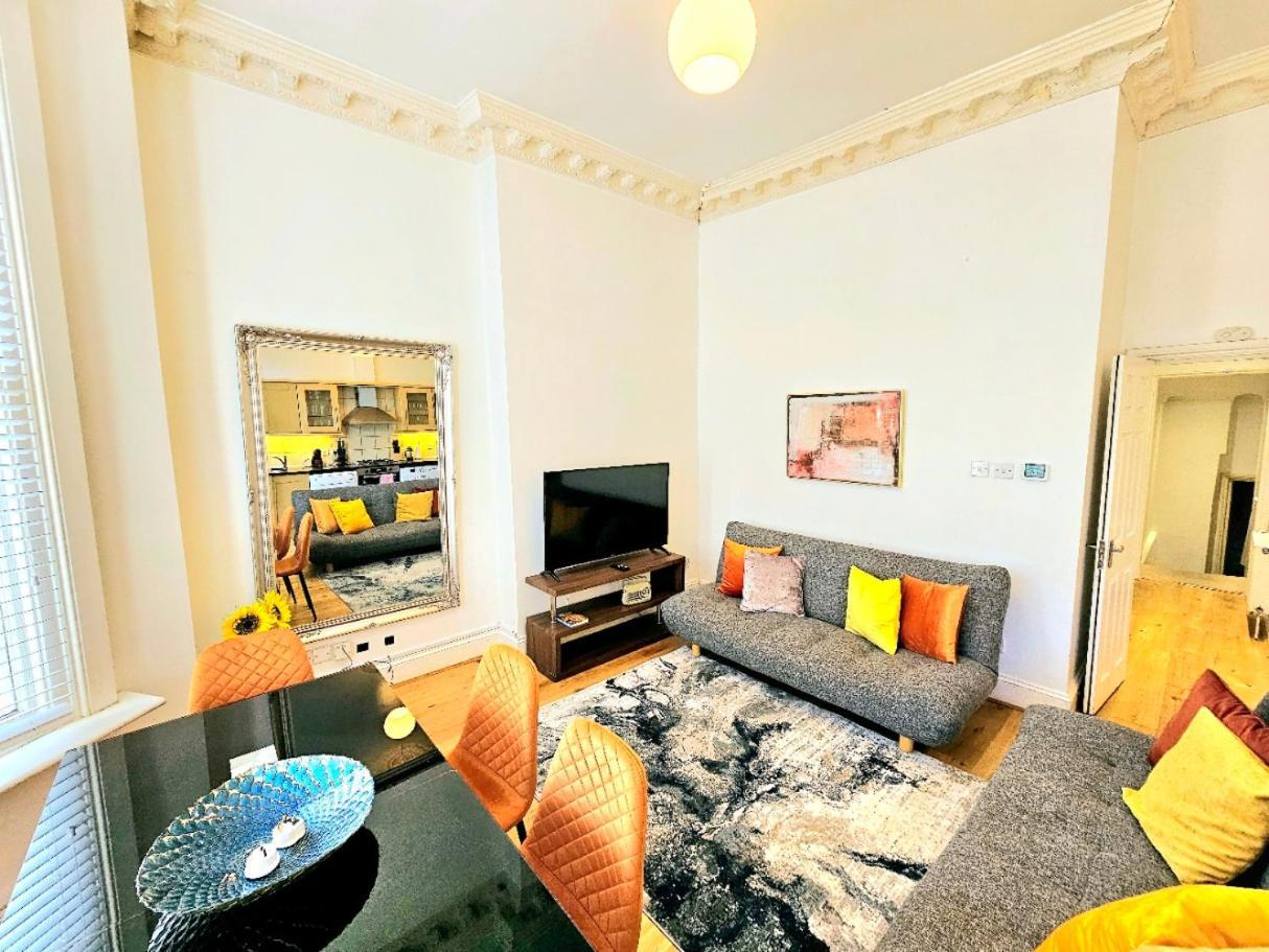Charming Home With Private Balcony, On 1St Floor, With 2 Bathrooms, 3 Min Walk To Earl'S Court Station Londres Exterior foto