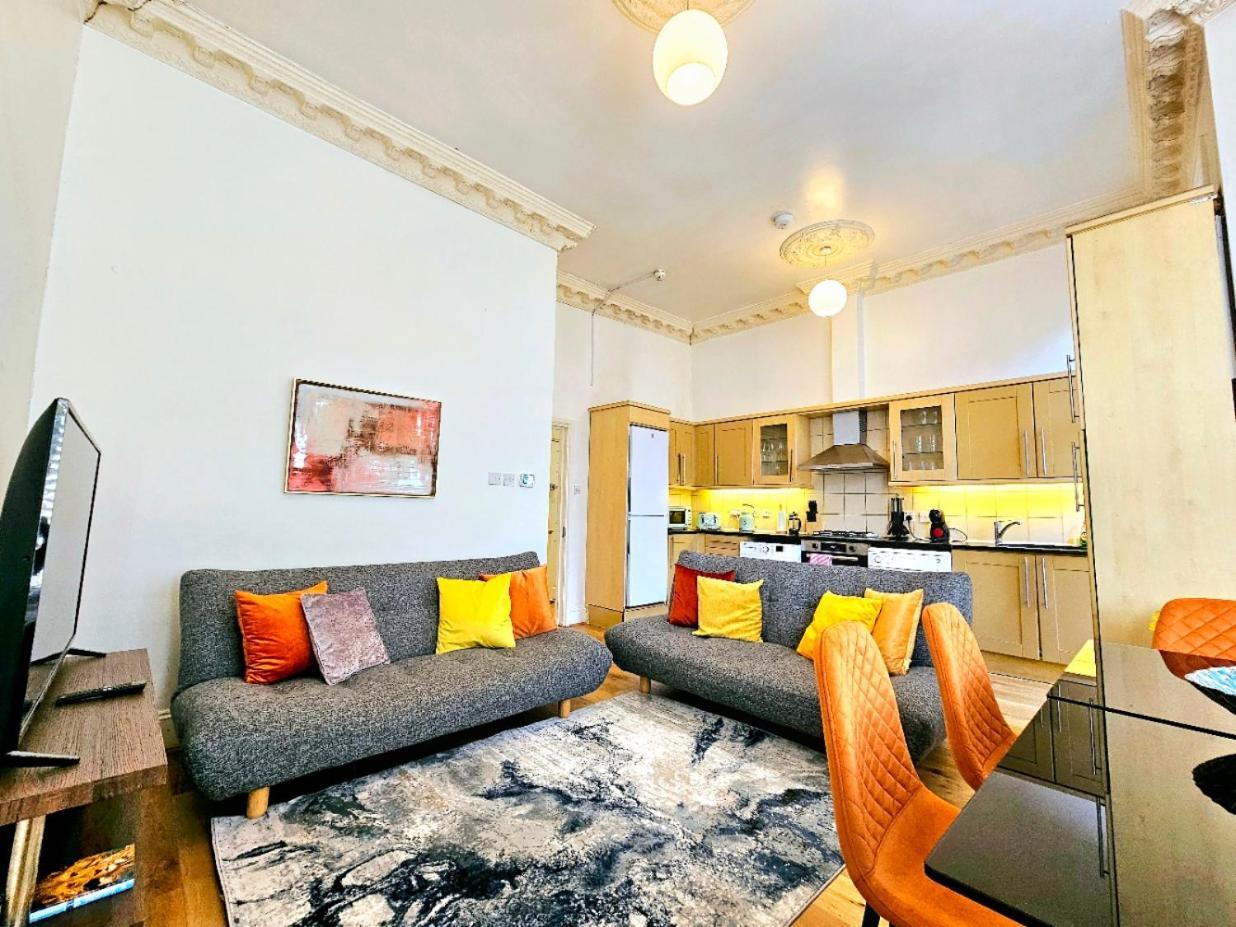 Charming Home With Private Balcony, On 1St Floor, With 2 Bathrooms, 3 Min Walk To Earl'S Court Station Londres Exterior foto